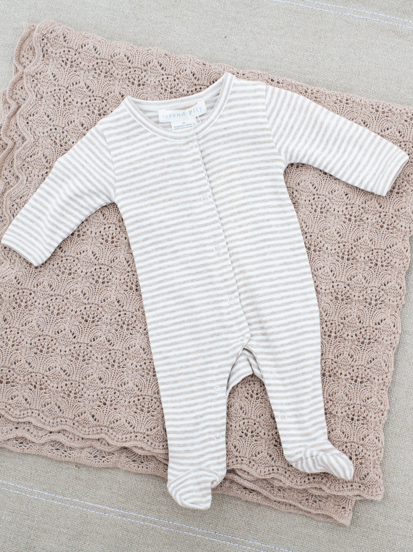 Serendipity Dragt Med Fødder Nyfødt Rib Oat/Off White