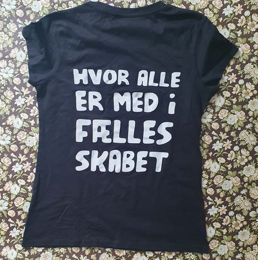 Settlementet T-shirt Alle er en del af fællesskabet